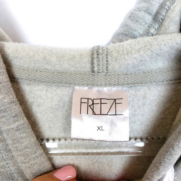 Freeze "Worthy" graphic sweathsirt. - Picture 2 of 4